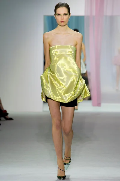 Look 10